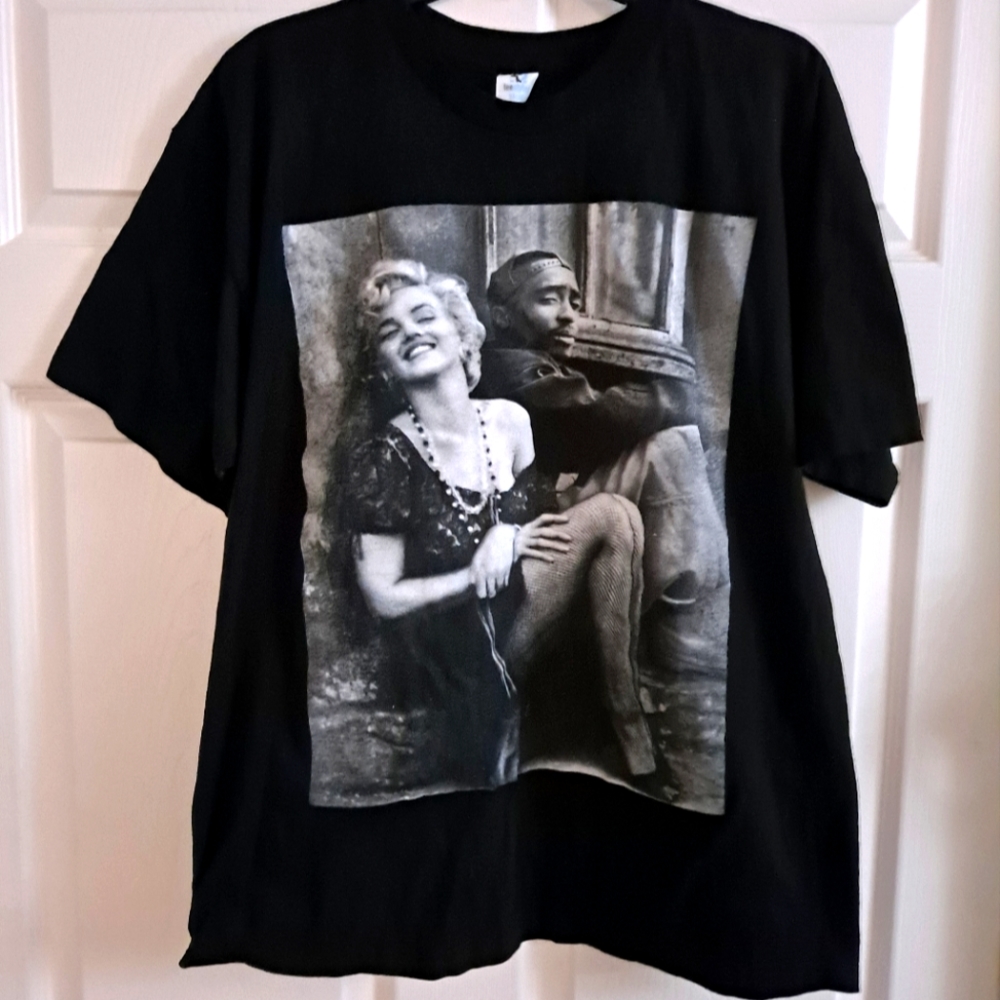 Simple graphic tee